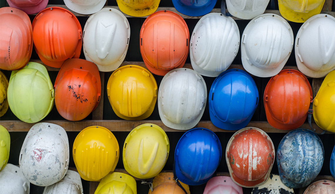 casques de chantiers pour ouvriers du bâtiment