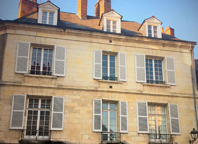 façade d'un immeuble ancien à Tours