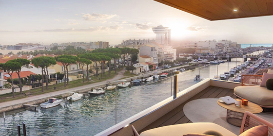 Belle vue sur la mer depuis une terrasse