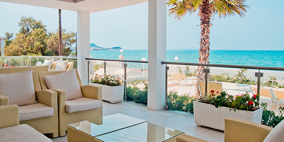 Terrasse avec vue sur la mer