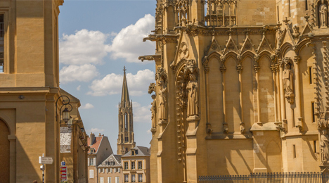 Détails d’un pilier de la cathédrale de Metz